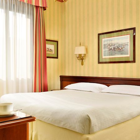 Unaway Hotel & Residence Linea Uno Milano Bagian luar foto