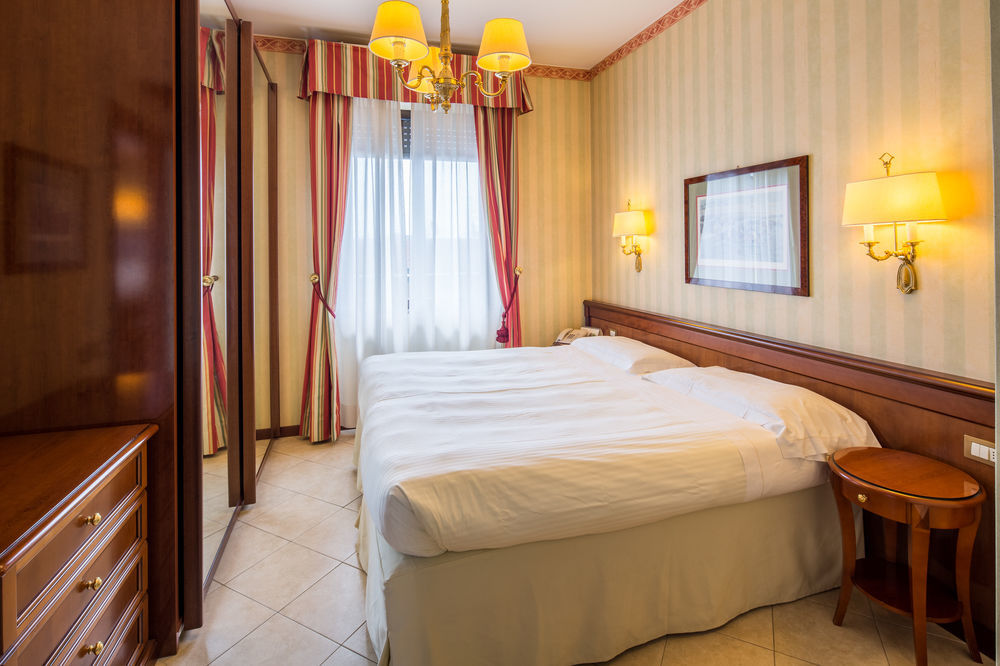 Unaway Hotel & Residence Linea Uno Milano Bagian luar foto