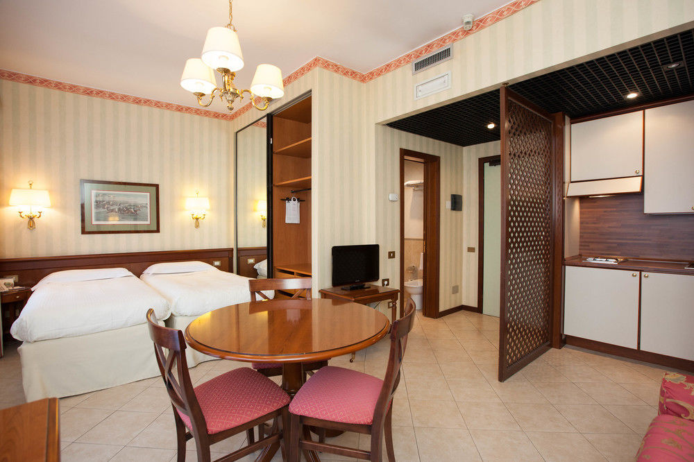 Unaway Hotel & Residence Linea Uno Milano Bagian luar foto