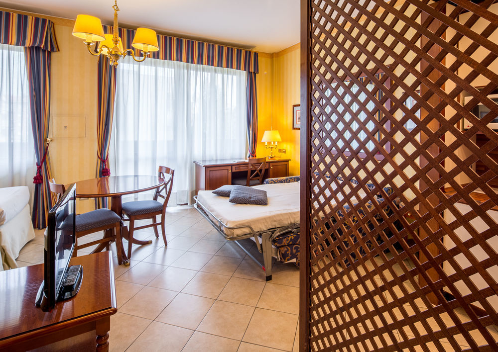 Unaway Hotel & Residence Linea Uno Milano Bagian luar foto