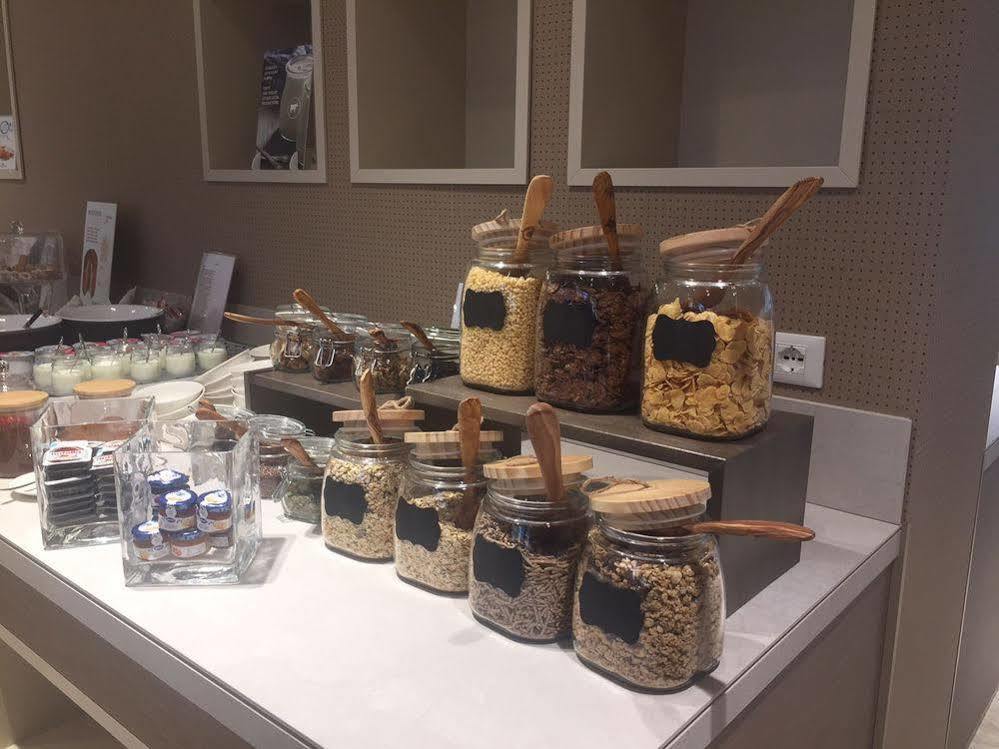 Unaway Hotel & Residence Linea Uno Milano Bagian luar foto