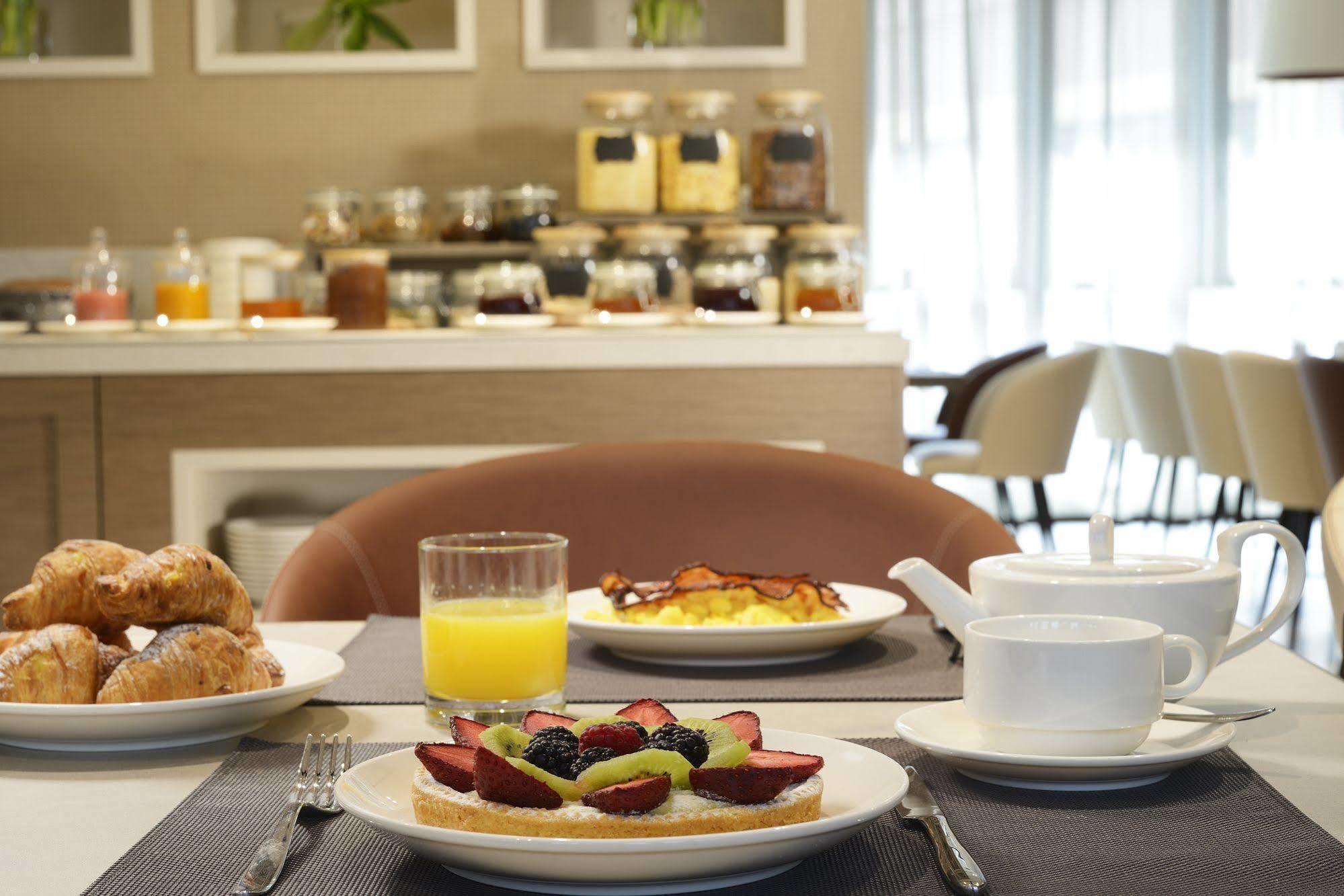 Unaway Hotel & Residence Linea Uno Milano Bagian luar foto