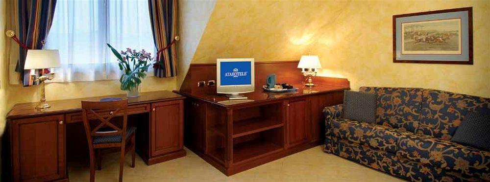Unaway Hotel & Residence Linea Uno Milano Bagian luar foto